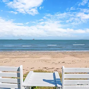  Holiday home Beachfront Getaway